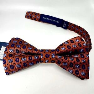 🥂SOLD🥂NWT Tommy Hilfiger Adjustable Pre-Tied Silk Bow Tie